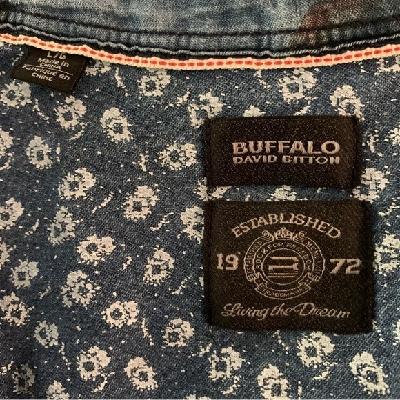 Buffalo David Bitton Tropical Print Faded Chambray Button Down Sz L - Picture 3 of 7